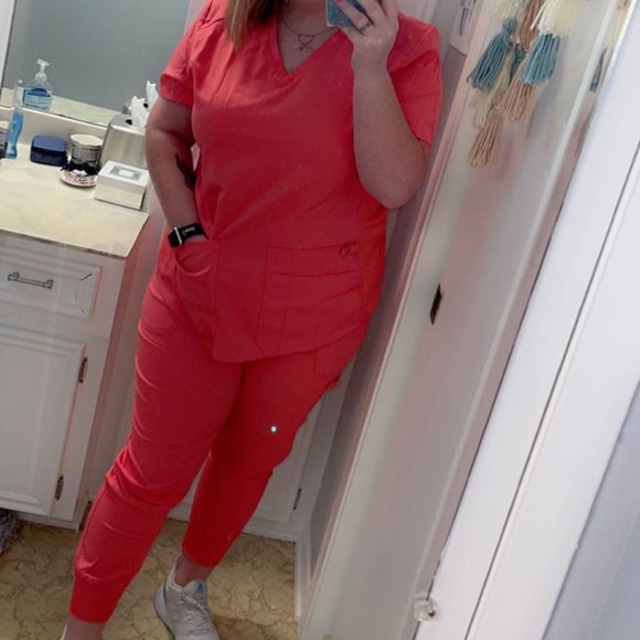 MED COUTURE SCRUB TOP - Picture 3 of 3